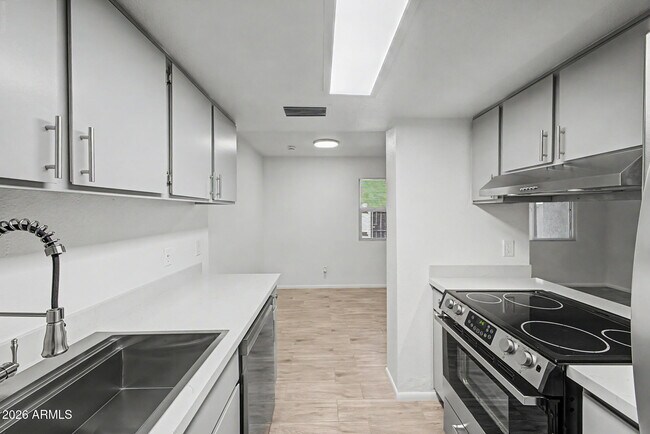 Building Photo - 5984 N 48th Ave