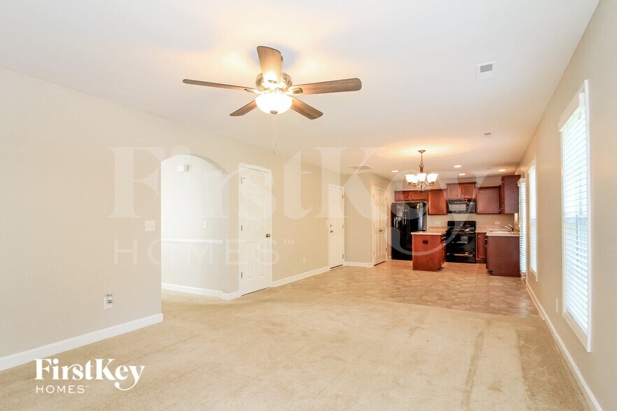 Building Photo - 1647 Crestlawn Tl