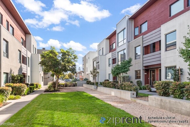 Building Photo - 3 br, 3.5 bath Condo - 501 Zephyr Drive, O...