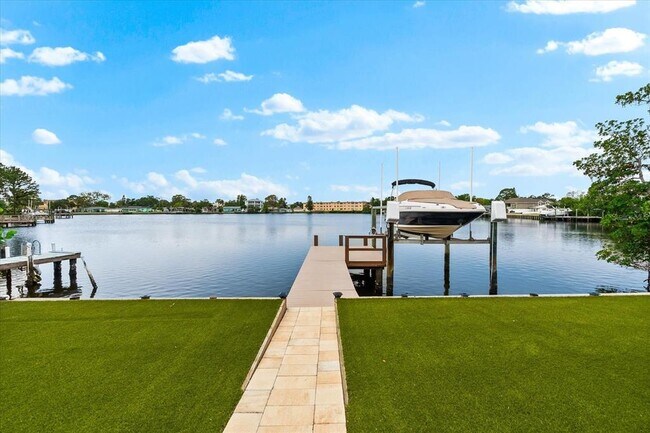 Building Photo - 8848 Sunlit Cove Dr NE