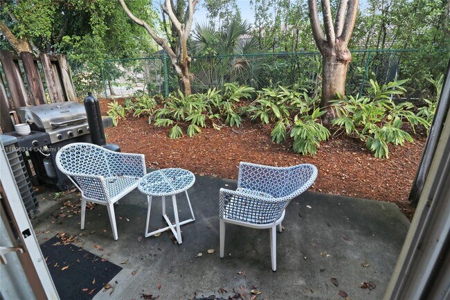 Building Photo - 2052 Hacienda Terrace
