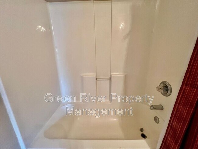 Building Photo - 7920 Merrill Rd