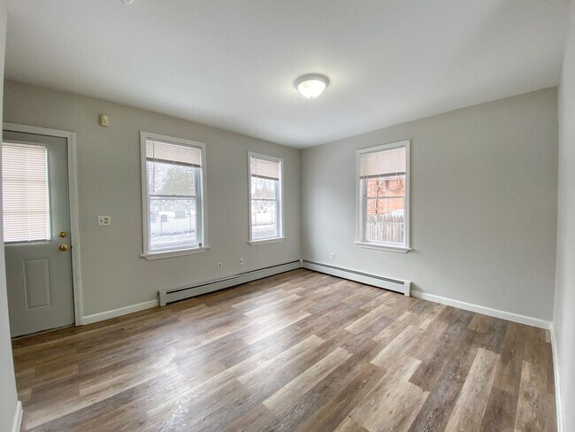 Building Photo - Gorgeous single-family home near Hartford Hospital