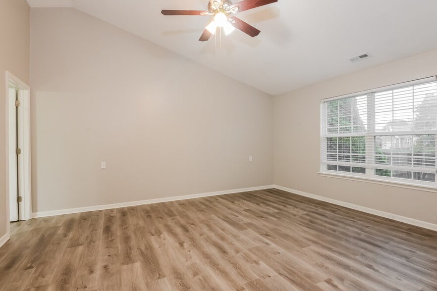 Building Photo - 1251 Matthews Ct