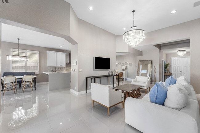 Building Photo - 121 Palm Cir