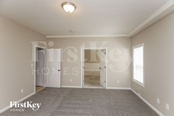 Building Photo - 136 Four Oaks Dr