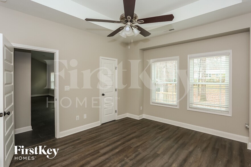 Building Photo - 105 Jefferson Dr