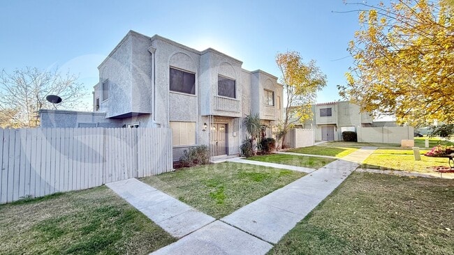 Building Photo - 5304 W Hearn Rd