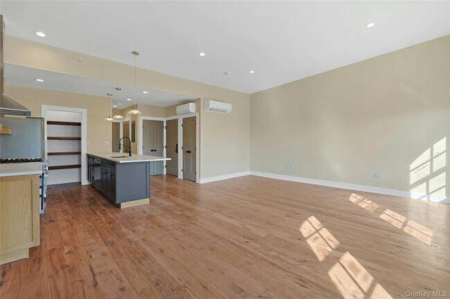 Building Photo - 19 Main St