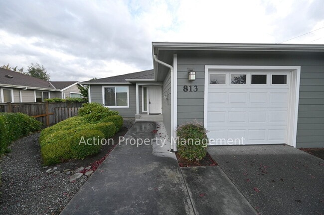 Building Photo - 2 bed, 2 bath, 1 car garage in a 4-plex, in Sequim