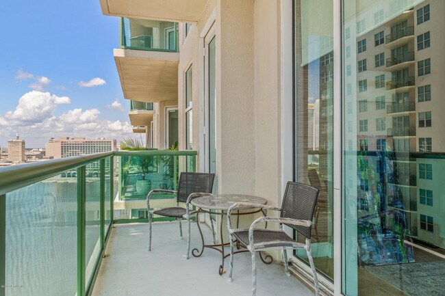 Building Photo - 1431 Riverplace Blvd