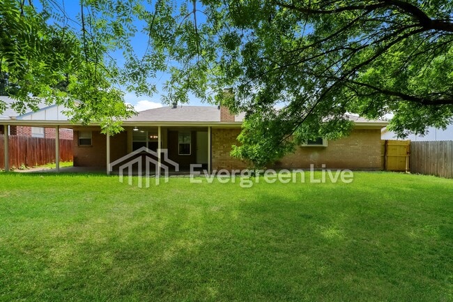 Building Photo - 2417 Meadow Vw