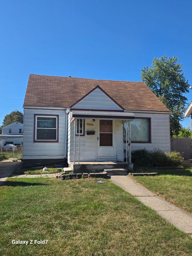 Primary Photo - $1200 2 bedroom bungalow