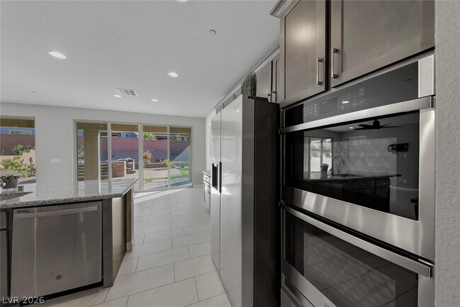 Building Photo - 11 Flora Sagio Ave