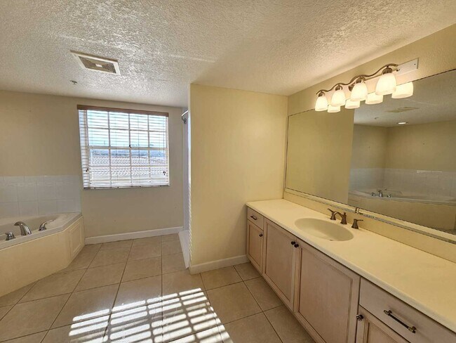 Building Photo - Seaside Serenity Awaits: Spacious 3-Bedroo...