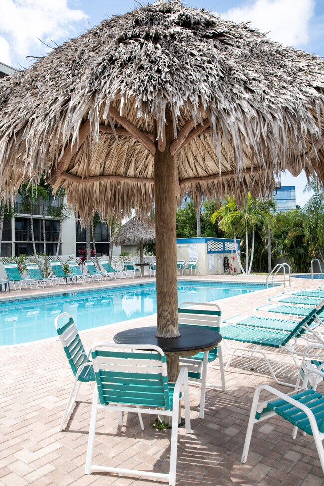 Building Photo - 1000 Cove Cay Dr