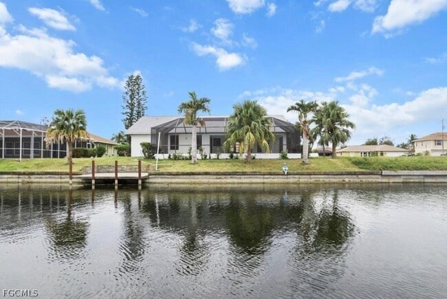 Building Photo - 2230 SE 5th Pl