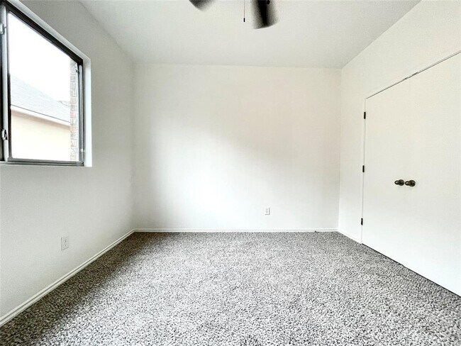 Building Photo - 1808 Paseo Verde Dr