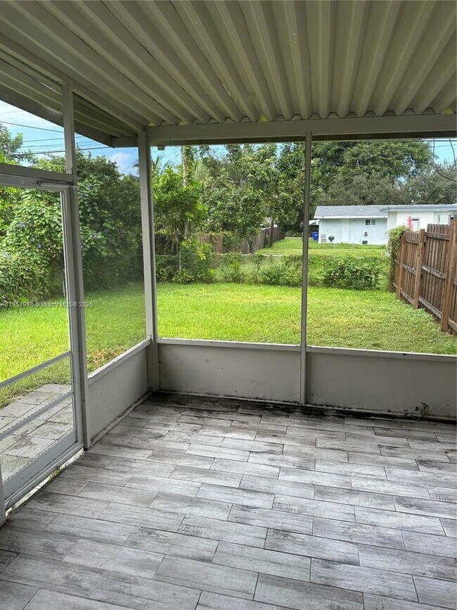 Building Photo - 2 bedroom in Hollywood FL 33021