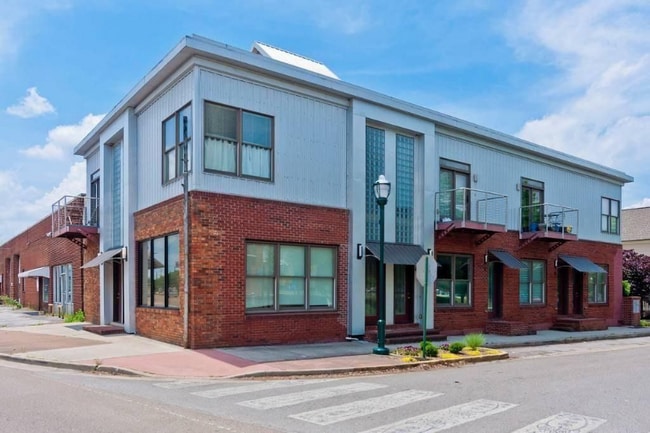 Building Photo - 4 W 17th St