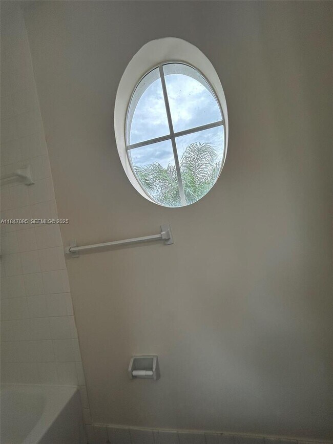 Building Photo - 954 NE 42nd Terrace