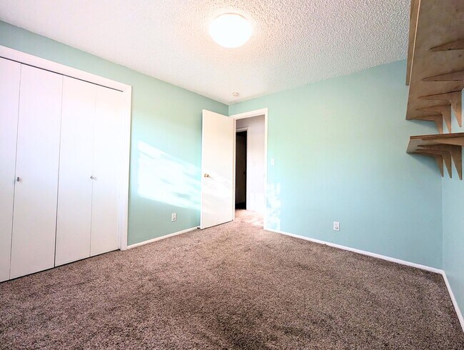 Building Photo - 3-Bedroom Home in great Location