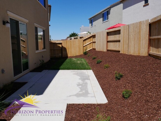 Building Photo - Modern Two-story 3 Bed 2.5 Bath 1,638 sqft Rancho Cordova Solar Home