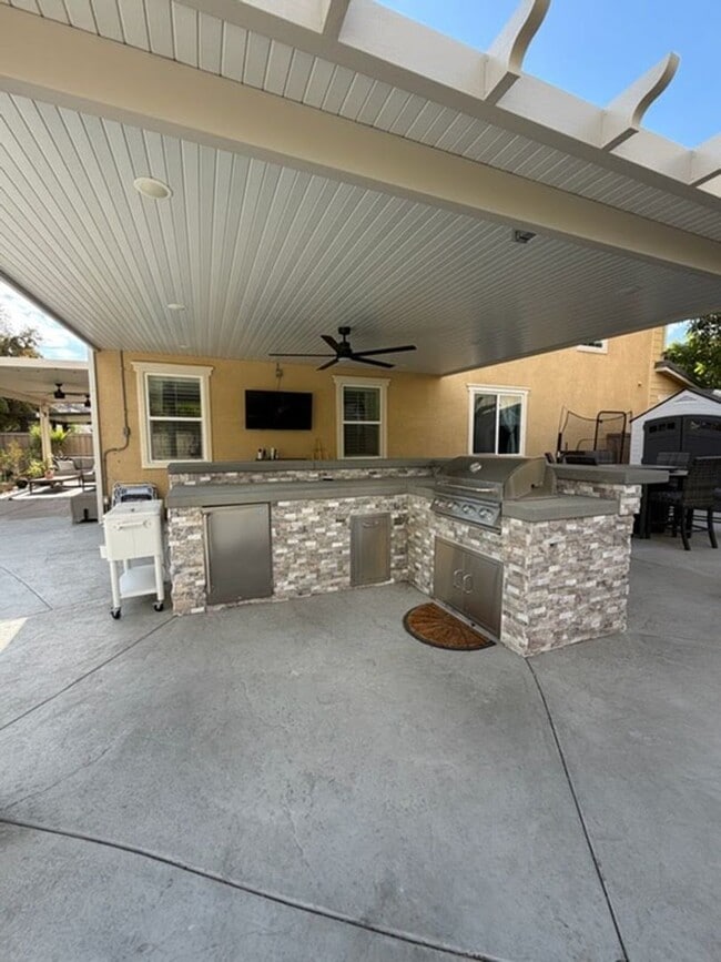 Building Photo - 34253 Chaparossa Dr