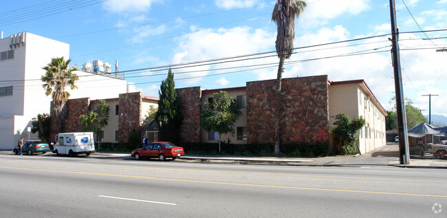 Primary Photo - Lankershim Plaza Apartments