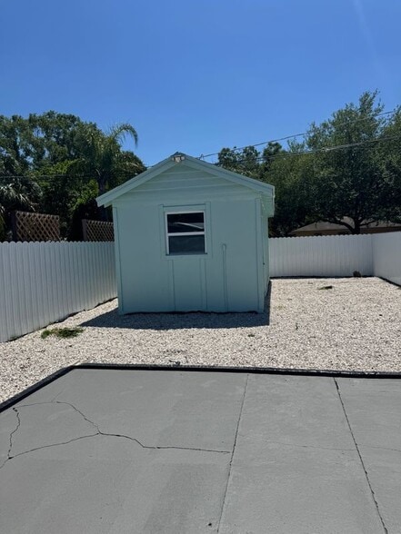 Building Photo - 803 E Cayuga St