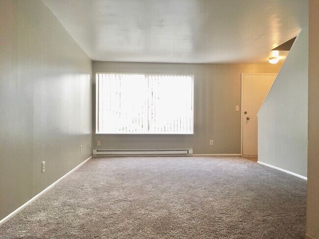 Building Photo - 2727 NE 125th St