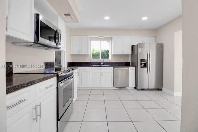 Building Photo - 7325 SW 98th Ct