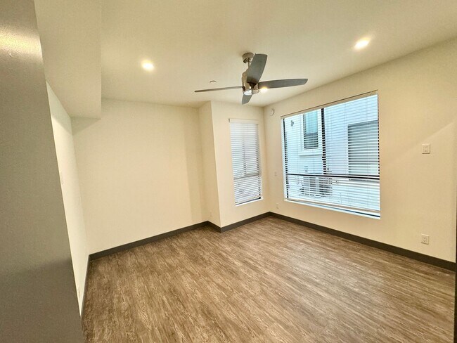 Building Photo - dun8385