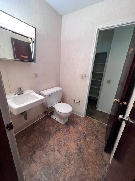 Building Photo - 1985 N Harrison Rd