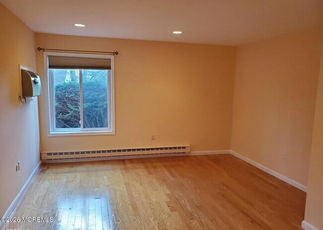 Building Photo - 82 Amberly Dr