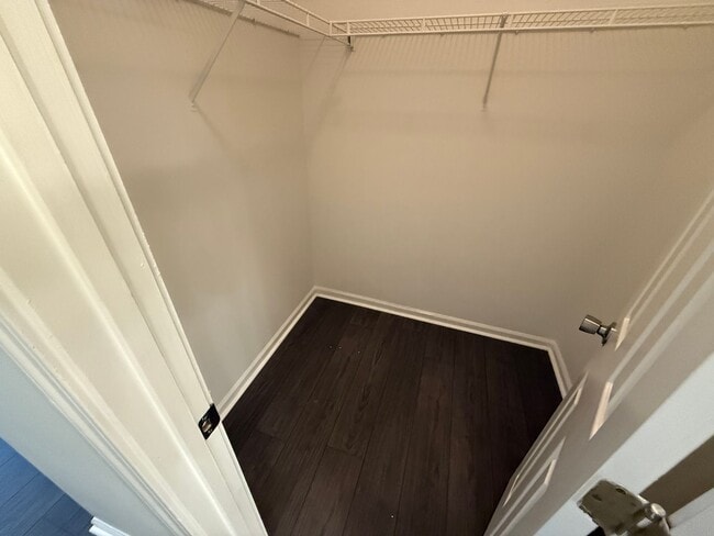 Building Photo - Beautiful End-unit townhome in university with Primary bedroom on 1st floor