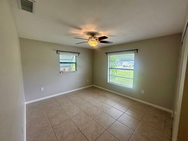Building Photo - 3 Bedroom/ 2 Bath Fenced in Home for rent ...