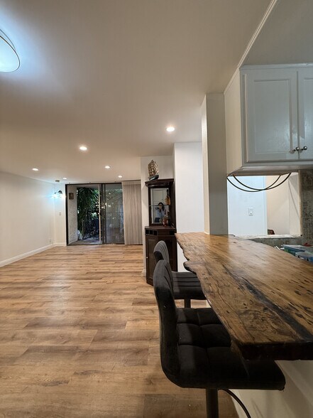 Building Photo - 439 S Catalina Ave