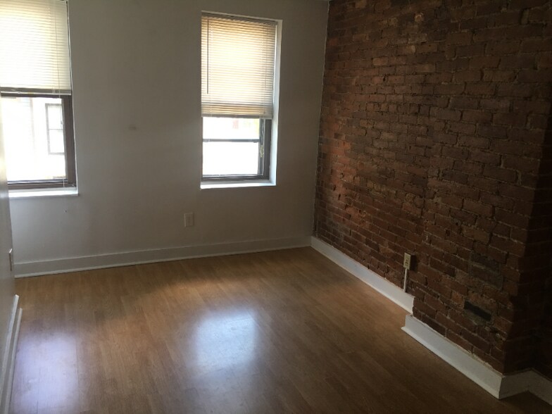 Building Photo - 283 W 3rd St