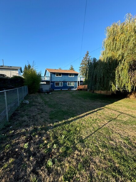 Building Photo - 5635 N 49th St