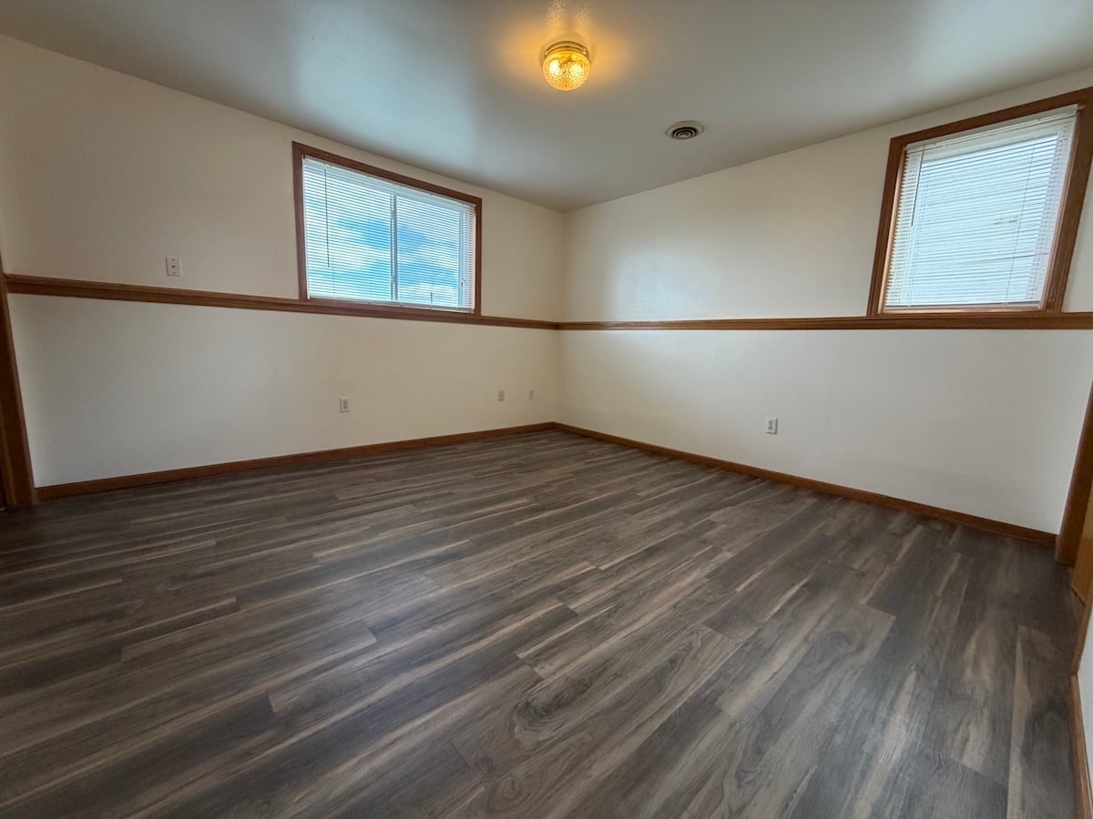 Primary Bedroom - 517 Trail Side Dr