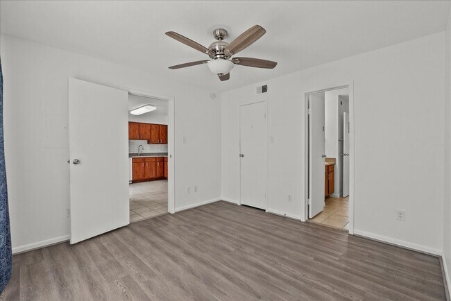 Building Photo - 3506 Cove View Blvd