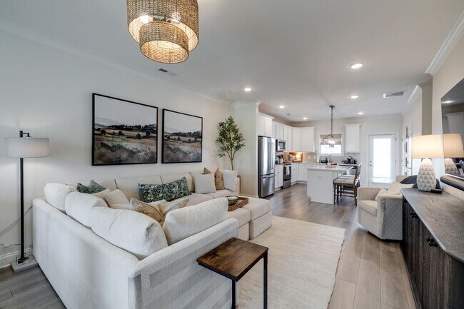 Building Photo - Townhome For Lease