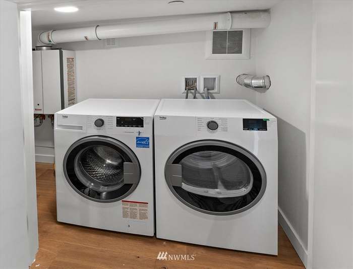 Building Photo - 2617 Franklin Ave E