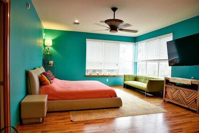 Building Photo - 2303 Whitney St