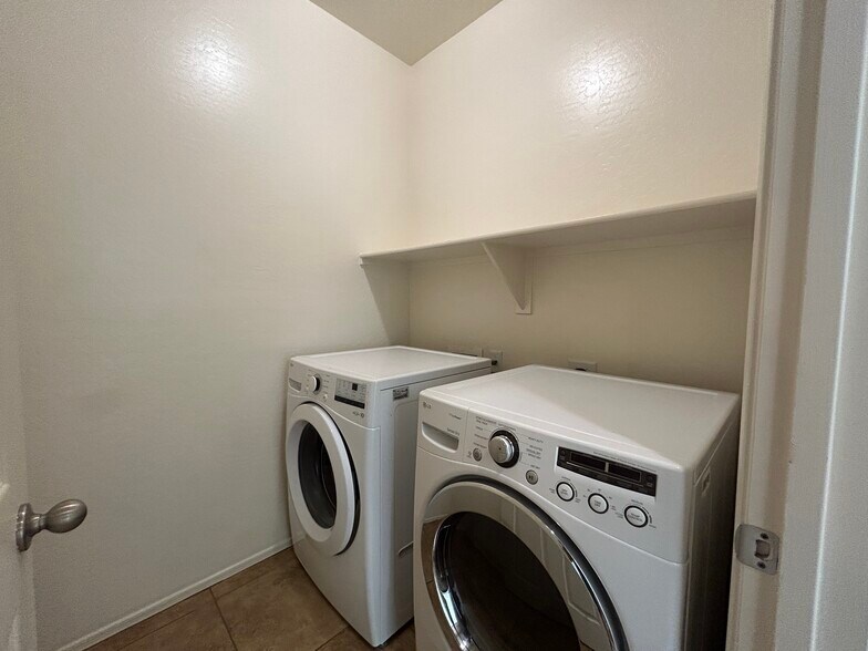 Building Photo - 3161 S Southwind Dr
