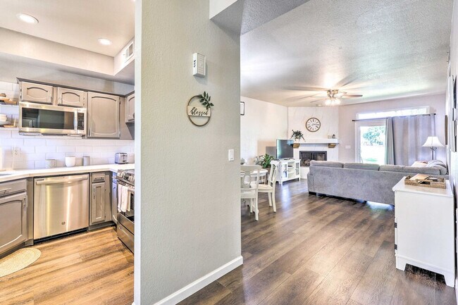 Building Photo - 1601 W Beardsley Rd