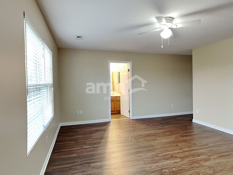Building Photo - 1245 Cloverview St