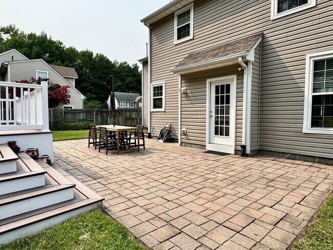 Building Photo - First-Time Rental! Available 08-07-26 - Fenced Yard, Pet Friendly, Attached 2-Car Garage!
