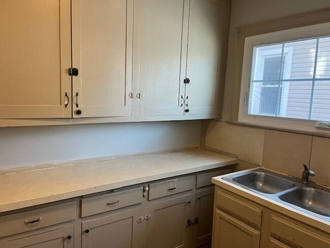 Building Photo - 361 Cliffside Dr